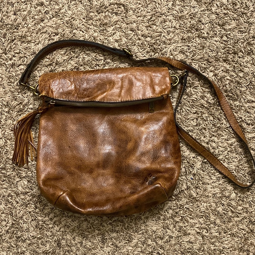 💙 Bundle 6 items for 20% off - Patricia Nash Distressed shoulder/crossbody bag
